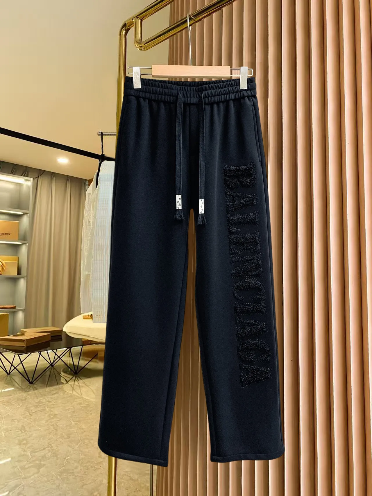 Balenciaga [High Version] 2026 Autumn and Winter latest products, available at counters at the same time, Original product, fashionable casual trousers and casual trousers, using imported original fabrics, top-grade embroidery 🪡 craft letter pattern logo, original hardware accessories decoration, simple yet fashionable, fashionable and handsome upper body, Sizes: M-3XL